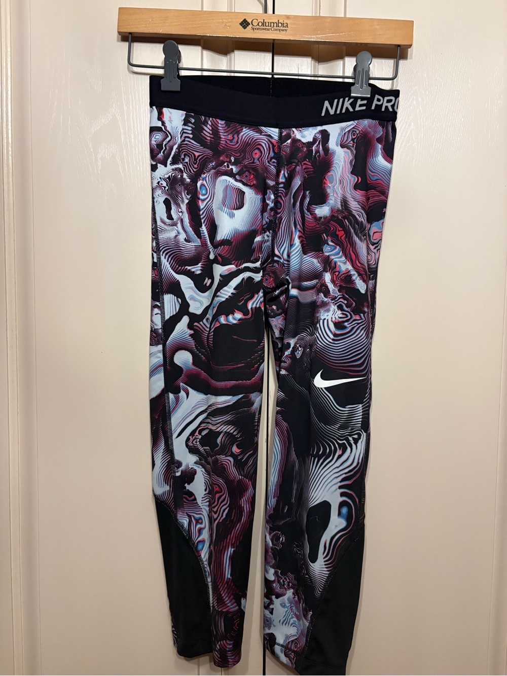 Nike Pro Women’s Printed Capri Tights - Black, Pink & White